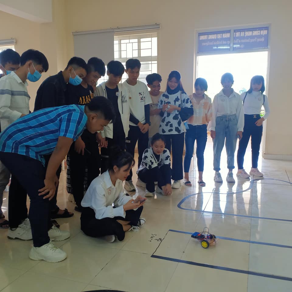 Khoa CNTT & Viện Công nghệ Trí tuệ nhân tạo Quang Trung chào đón các bạn học sinh về tham dự ngày Hội